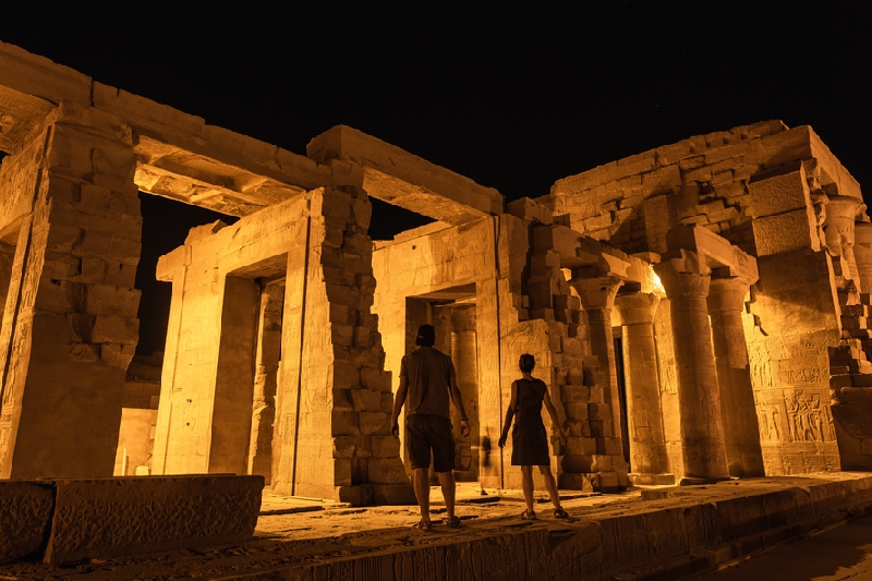 Crociera sul Nilo periodo migliore, una coppia al tempio Kom Ombo Crociera sul Nilo periodo migliore, una coppia al tempio Kom Ombo
