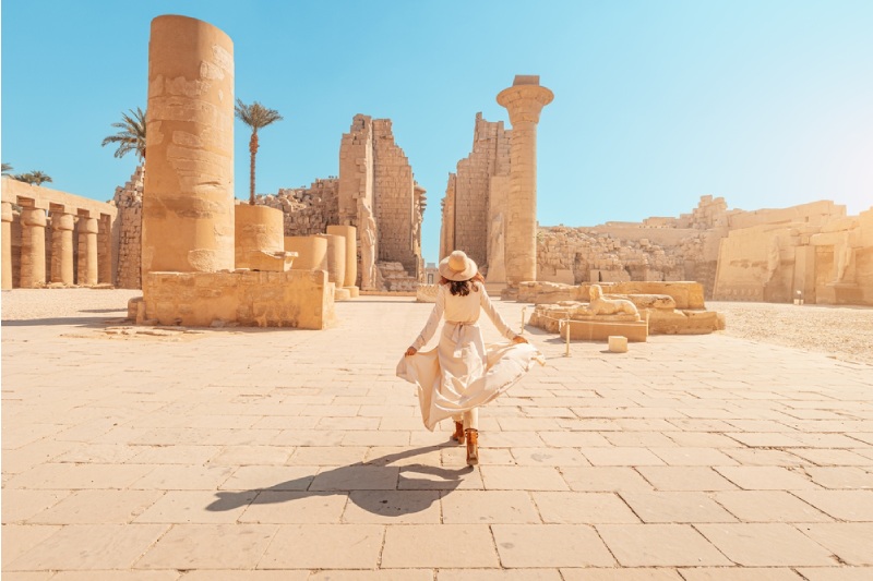 tomba di seti i,  una donna a Luxor