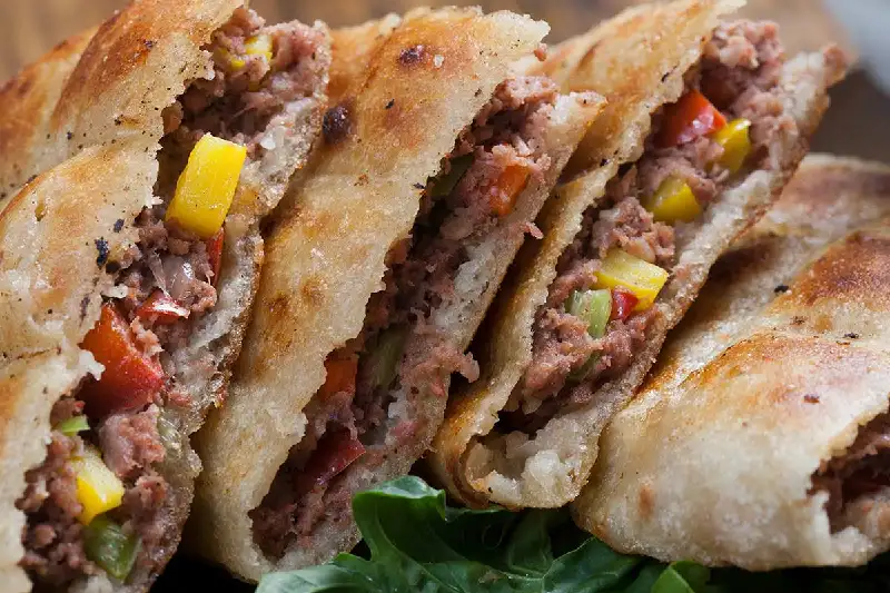 Cucina Egiziana, pane con carne (Hawaushi) Cucina Egiziana, pane con carne (Hawaushi)