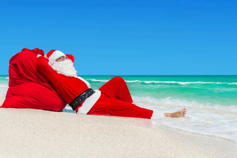 Natale in Egitto, babbo natale sulla spiaggia Natale in Egitto, babbo natale sulla spiaggia