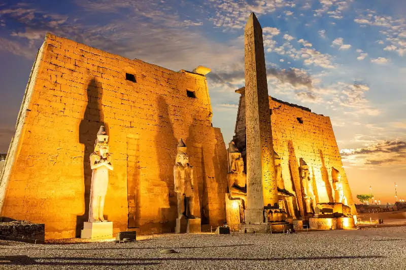 Il tempio di Luxor. templi egizi Il tempio di Luxor. templi egizi