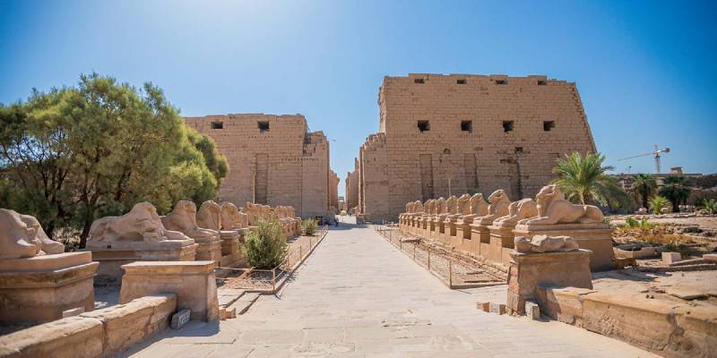 La strada degli arieti all'interno del tempio di Karnak