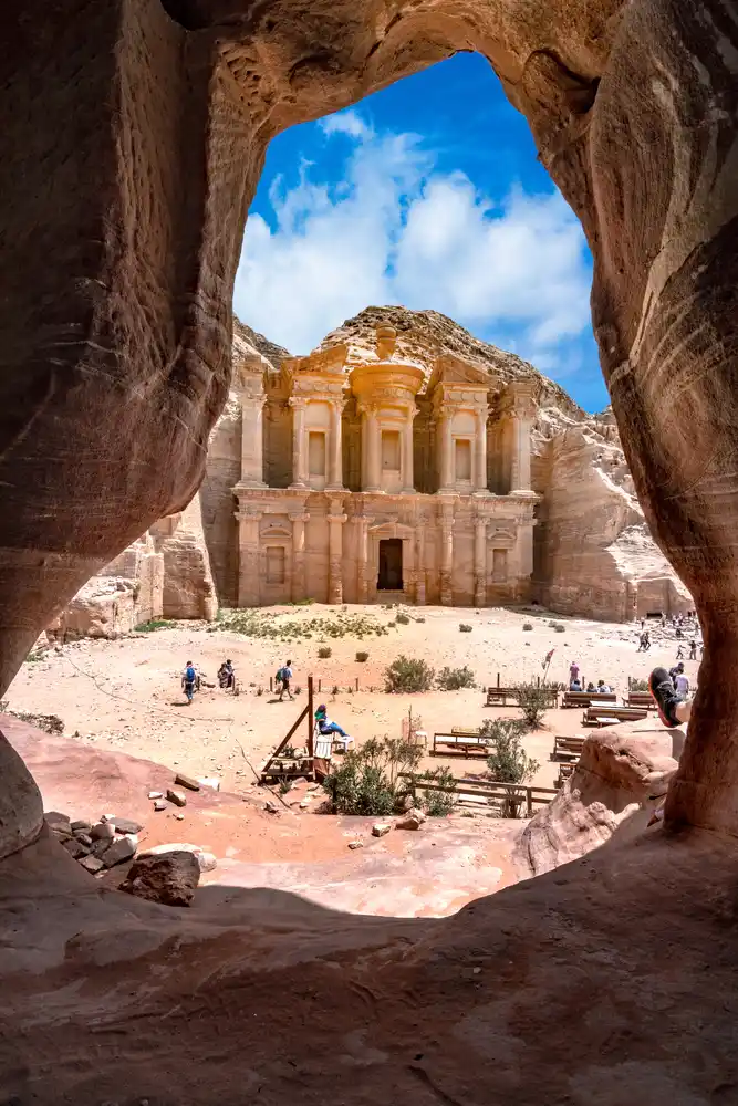 una coppia a petra, vacanza egitto e giordania