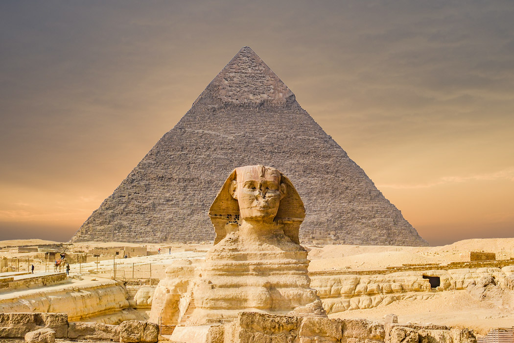 la sfinge è davanti alla piramide la sfinge è davanti alla piramide