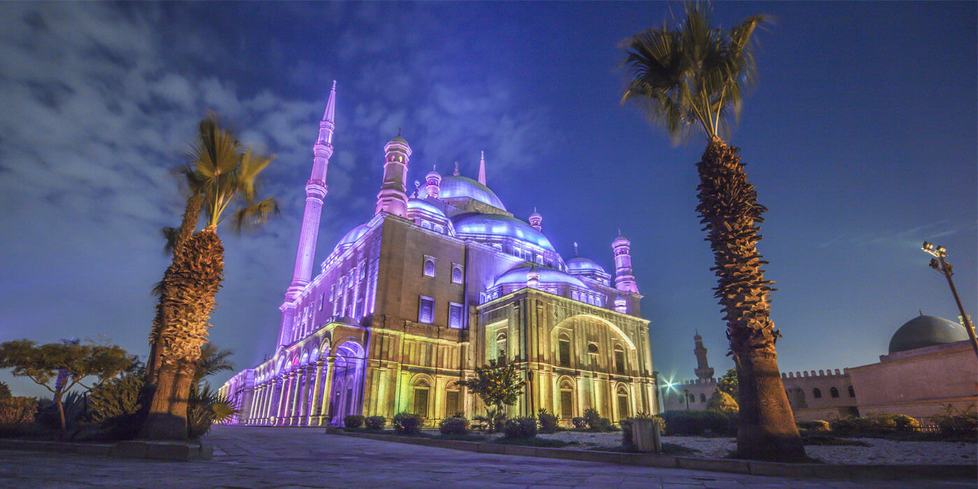 la cittadella del Cairo illuminata alla sera la cittadella del Cairo illuminata alla sera