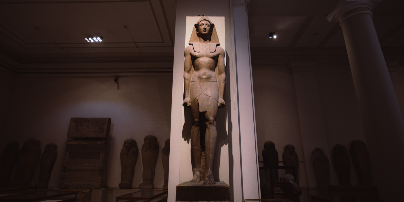 una statua nel museo egizio del cairo