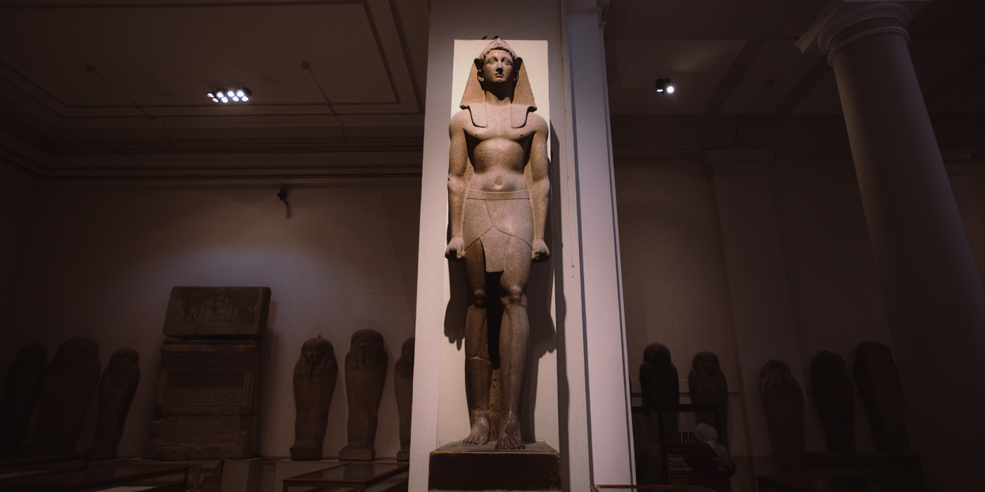 una statua nel museo egizio del cairo una statua nel museo egizio del cairo