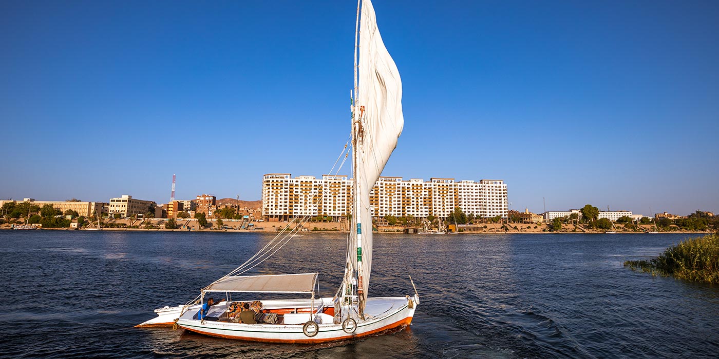 felucca al mezzo nel Nilo felucca al mezzo nel Nilo