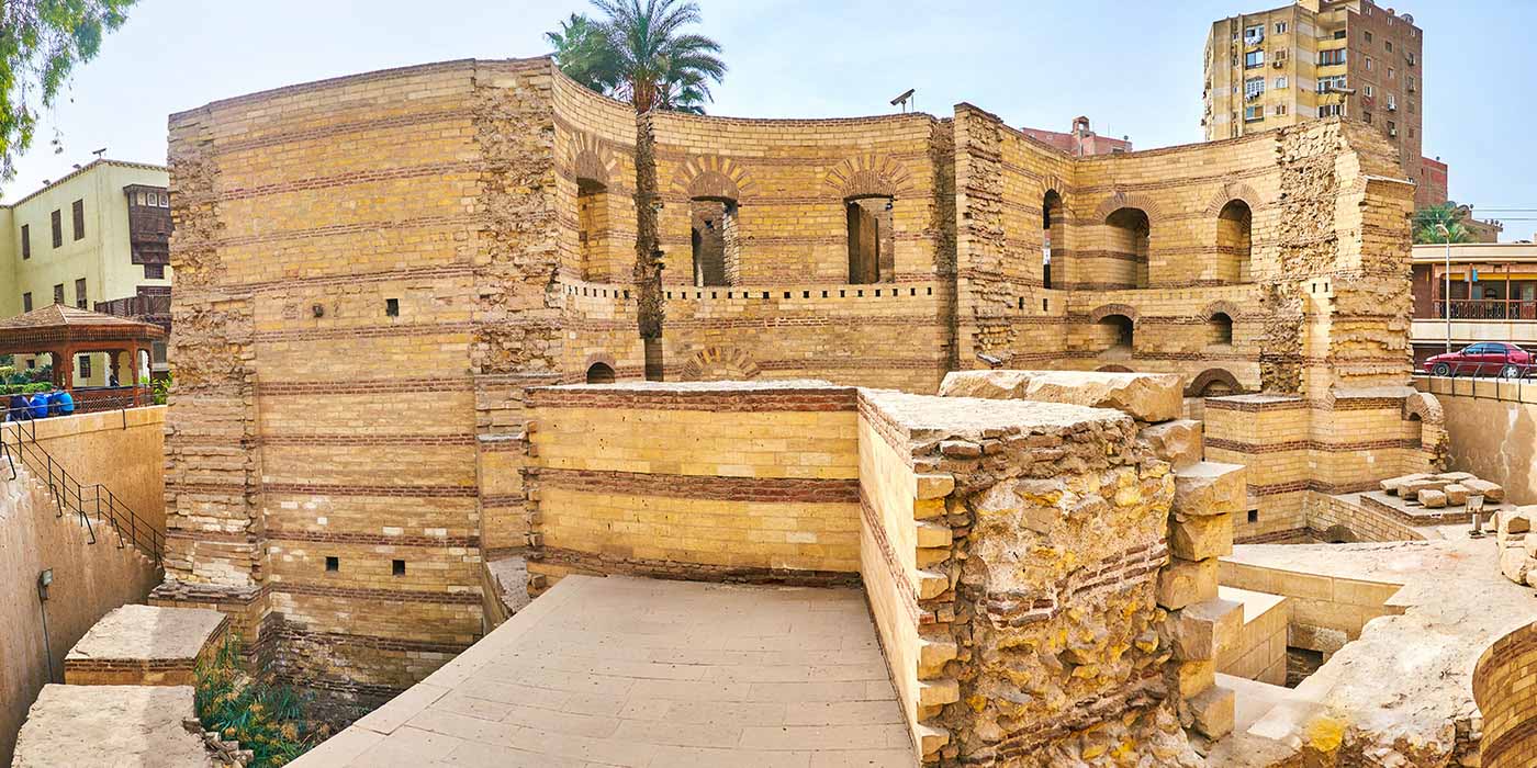 la chiesa sospesa dall'interno al cairo copto la chiesa sospesa dall'interno al cairo copto