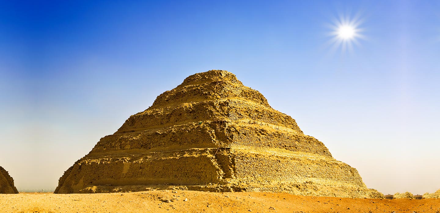 piramide a gradoni di djoser a saqqara piramide a gradoni di djoser a saqqara