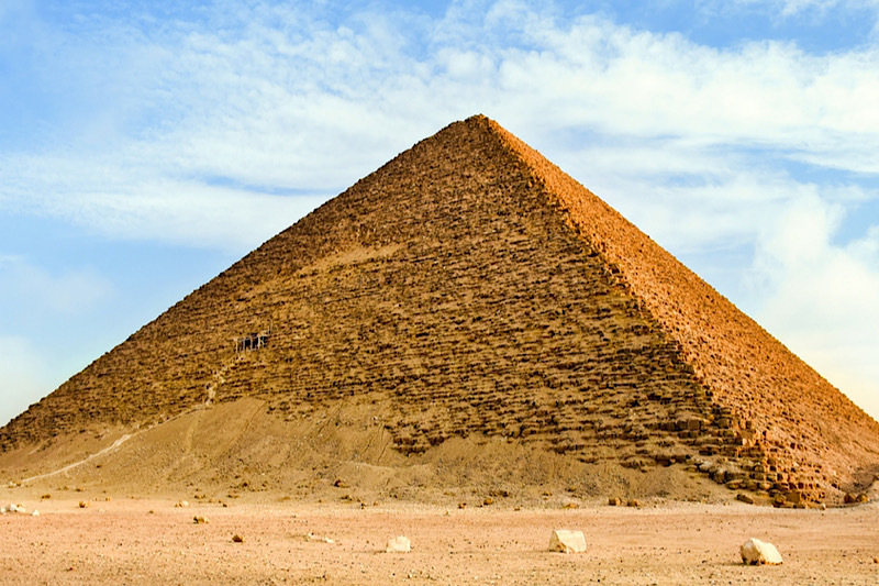 La piramide Rossa di snefru alla necropoli di saqqara