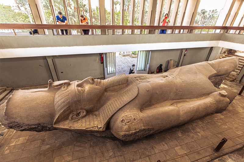 la statua di Ramses II a Menfi la statua di Ramses II a Menfi