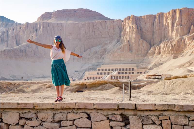 porti sul Mar Rosso, una donna a Luxor porti sul Mar Rosso, una donna a Luxor