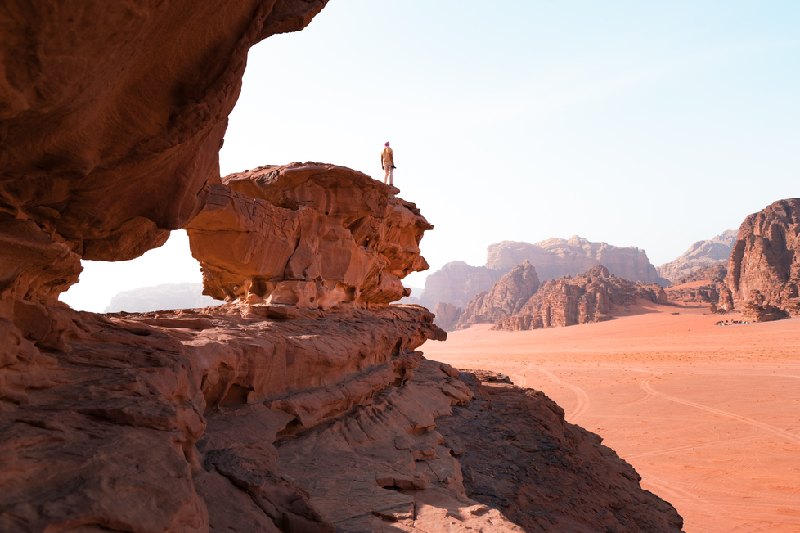 Dove si trova Petra, un uomo al deserto di petra
