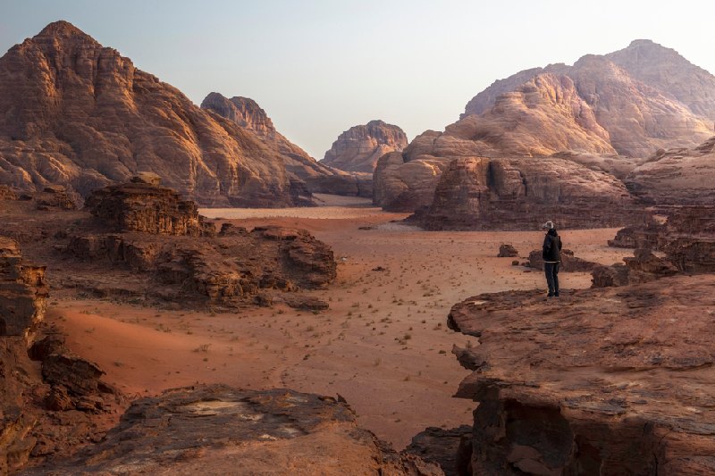Dove si trova Petra, un uomo a Giordania Dove si trova Petra, un uomo a Giordania