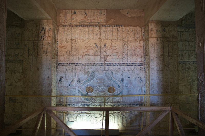 Statua egiziana, l'entrata del tempio Minya