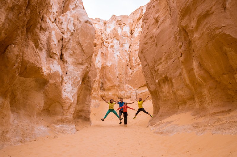 Canyon colorato, alcuni ragazzi al Cayon Canyon colorato, alcuni ragazzi al Cayon