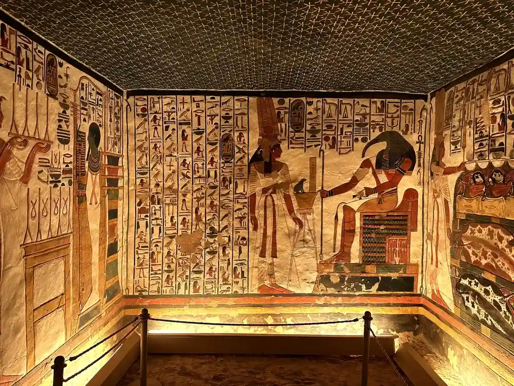 La grandezza della tomba di Nefertari La grandezza della tomba di Nefertari