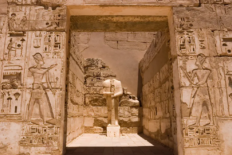 Ramses iii,  le mure del museo di Ramses terzo