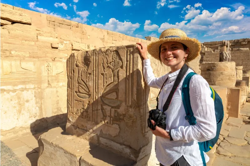 Ramses iii, una davanti alla tomba Ramses iii, una davanti alla tomba