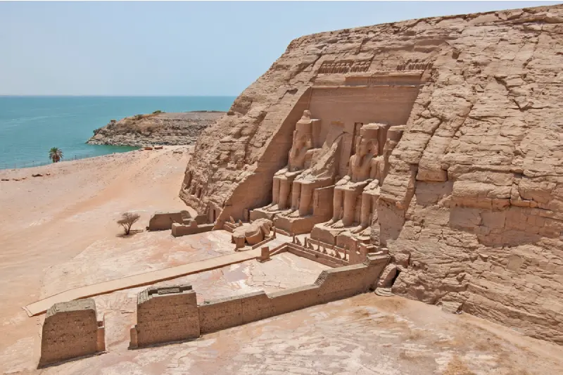 Ramesse ii, il tempio di Abu Simbel Ramesse ii, il tempio di Abu Simbel