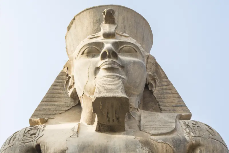 Ramesse ii, la faccia della statua Ramesse ii