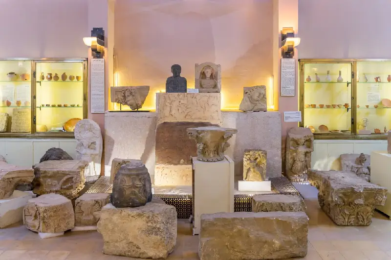 Collezioni e Mostre del Museo Archeologico della Giordania Collezioni e Mostre del Museo Archeologico della Giordania